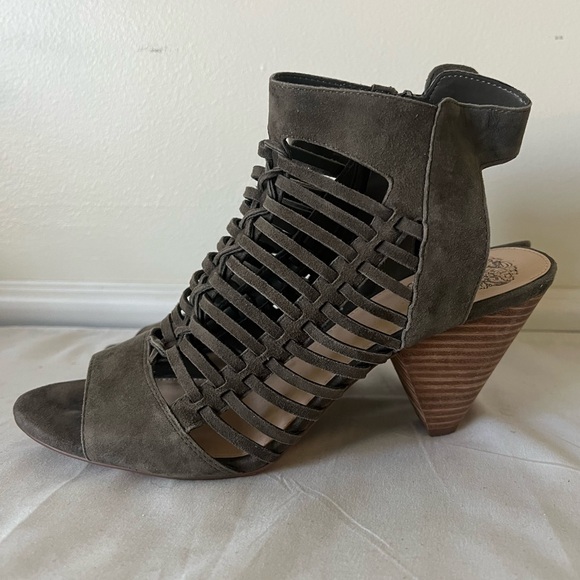 Vince Camuto Grey Edgy Caged Wedge Sandals Sz 9 - Picture 15 of 16